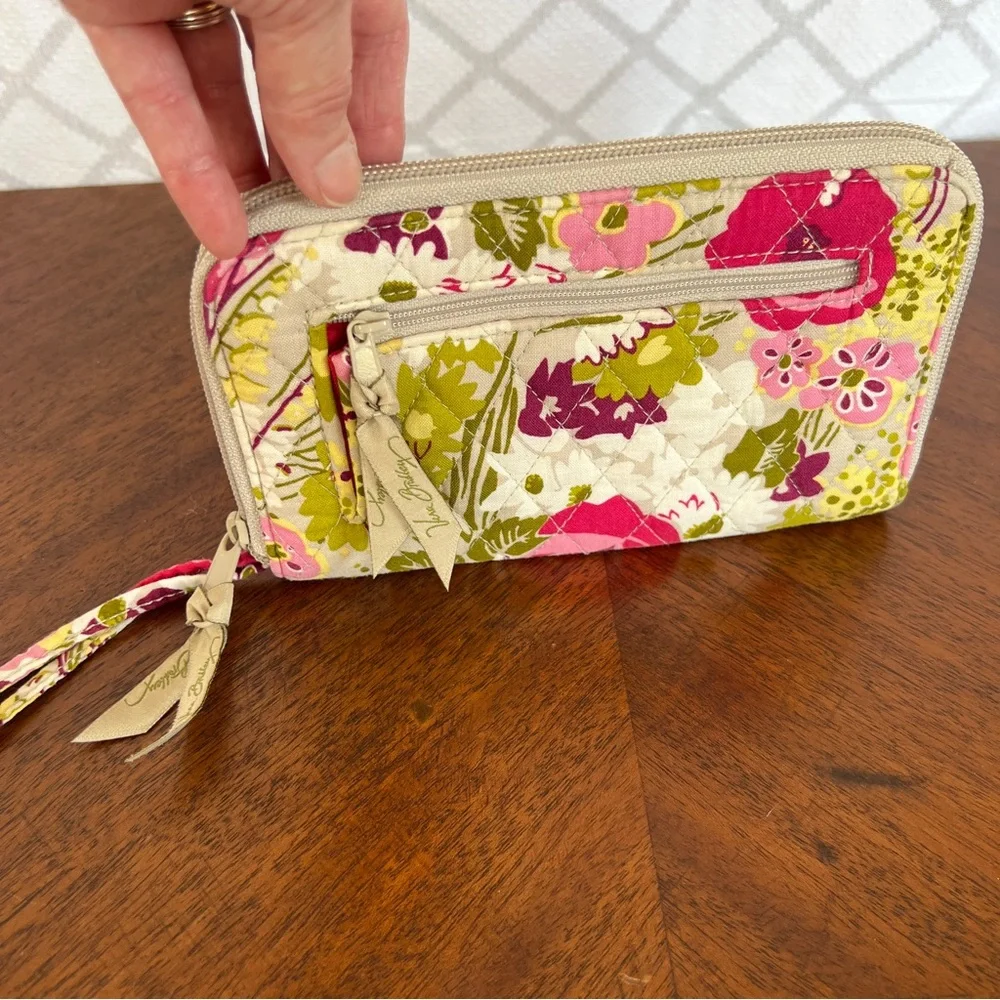 LIKE NEW Vera Bradley Make Me Blush Opera Wallet - Picture 2 of 9
